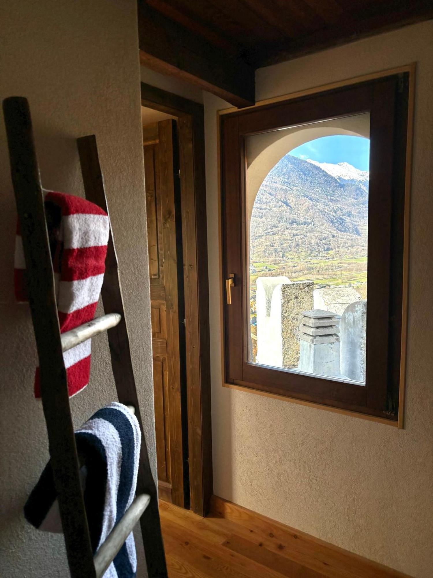 Foppoli Castle, Private 11Th Century Fortress With Panoramic View, Sauna And Hot Tub Overlooking The Valtellina Mazzo di Valtellina Eksteriør bilde
