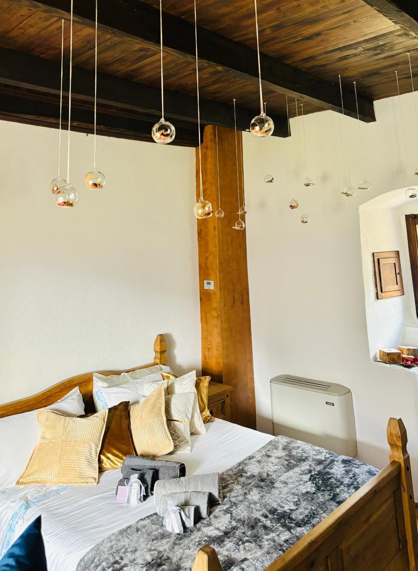 Foppoli Castle, Private 11Th Century Fortress With Panoramic View, Sauna And Hot Tub Overlooking The Valtellina Mazzo di Valtellina Eksteriør bilde